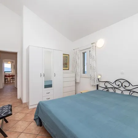 Malena Apartman Brist